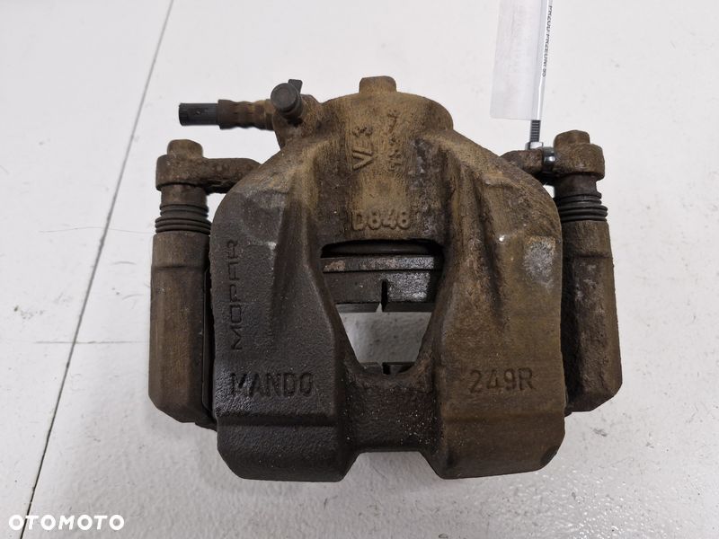 FIAT 500X 1.6 B E-TORQ ZACISK HAMULCOWY PRAWY PRZÓD PRZEDNI JARZMO - 1