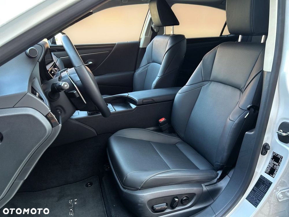 Lexus ES 300h Business Edition - 14