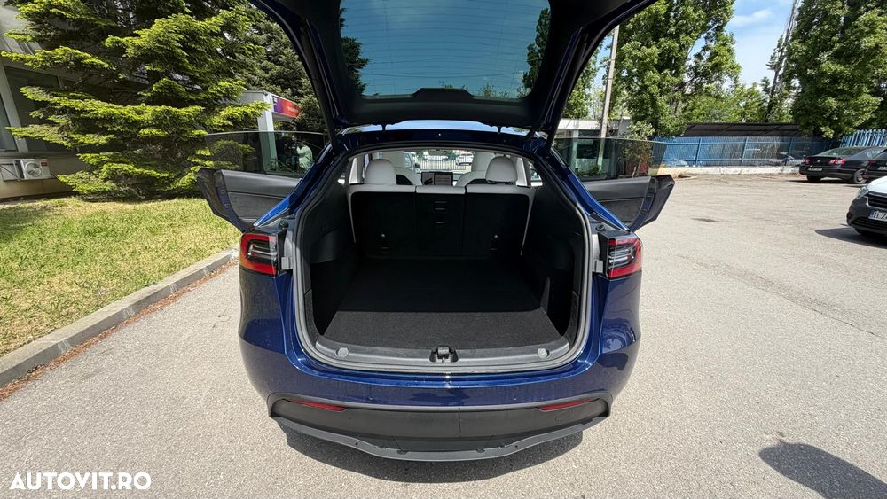 Tesla Model Y - 15