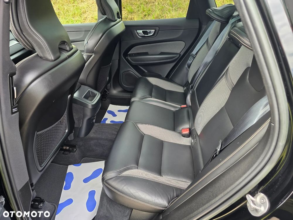 Volvo XC 60 B4 D AWD Plus Dark - 13