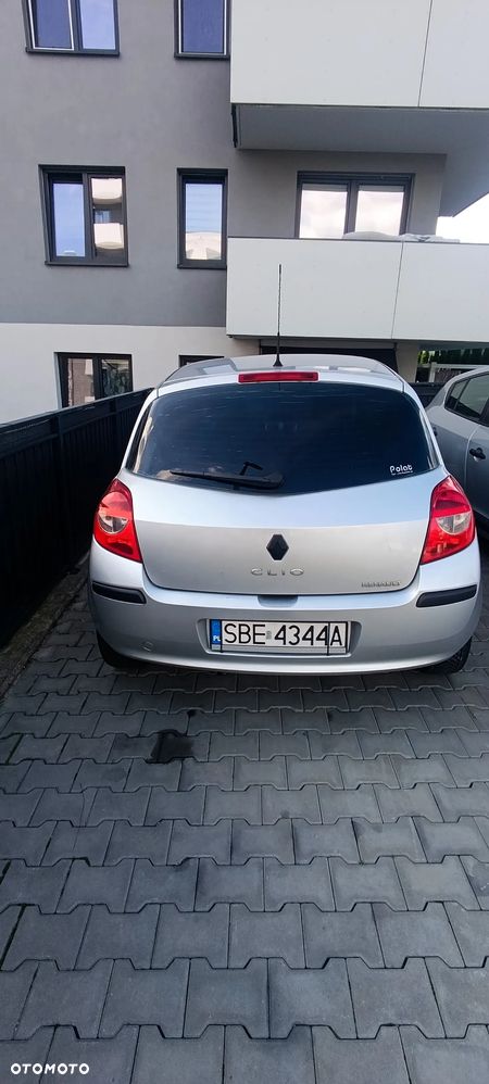 Renault Clio 1.2 16V Authentique - 3