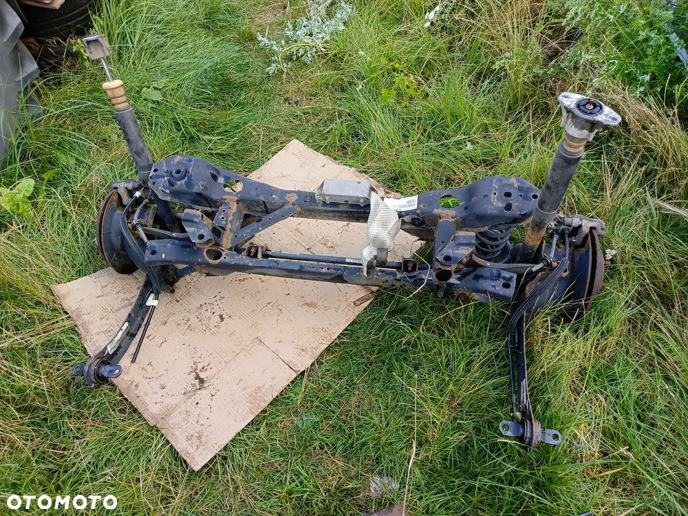 BELKA ZAWIESZENIE OŚ TYLNA  FOCUS MK2 - 1