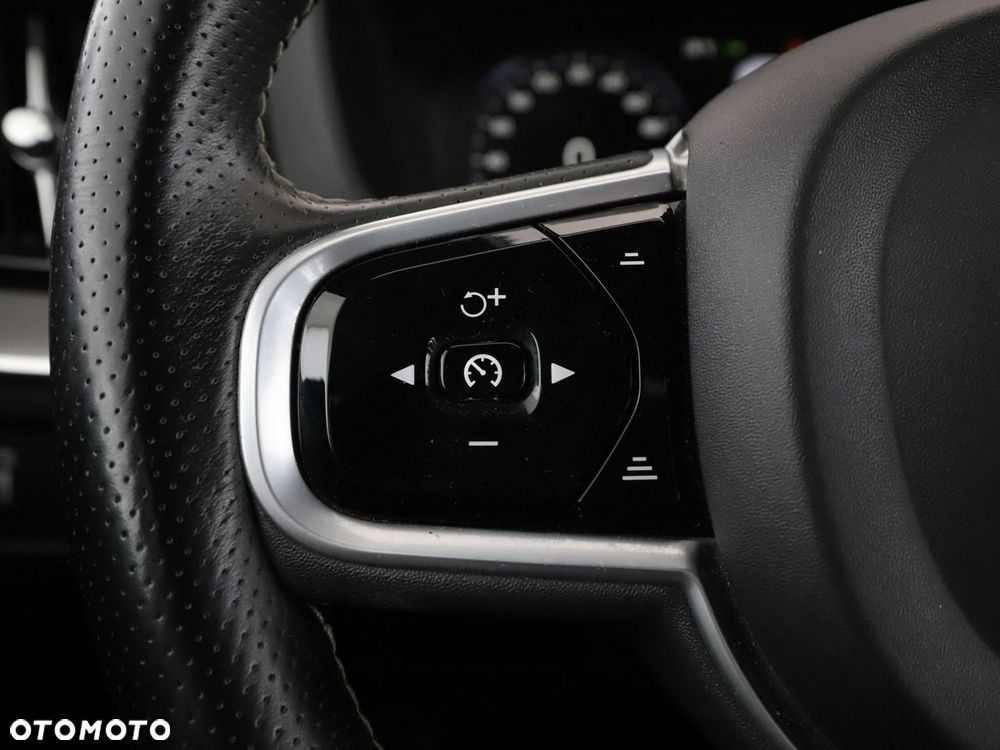 Volvo XC 60 D4 SCR R-Design - 33