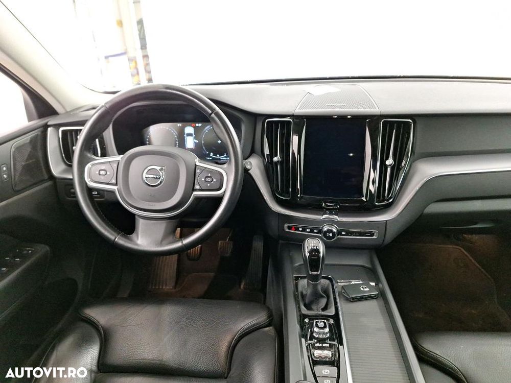 Volvo XC 60 D3 Momentum Pro - 5