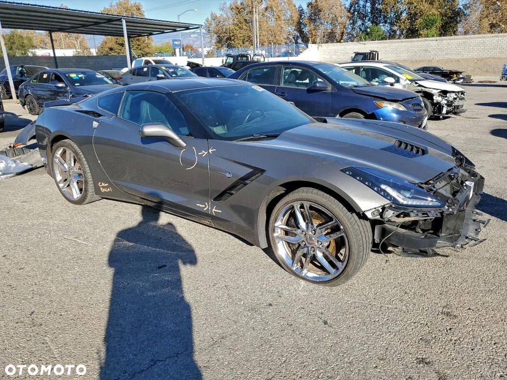 Chevrolet Corvette - 4