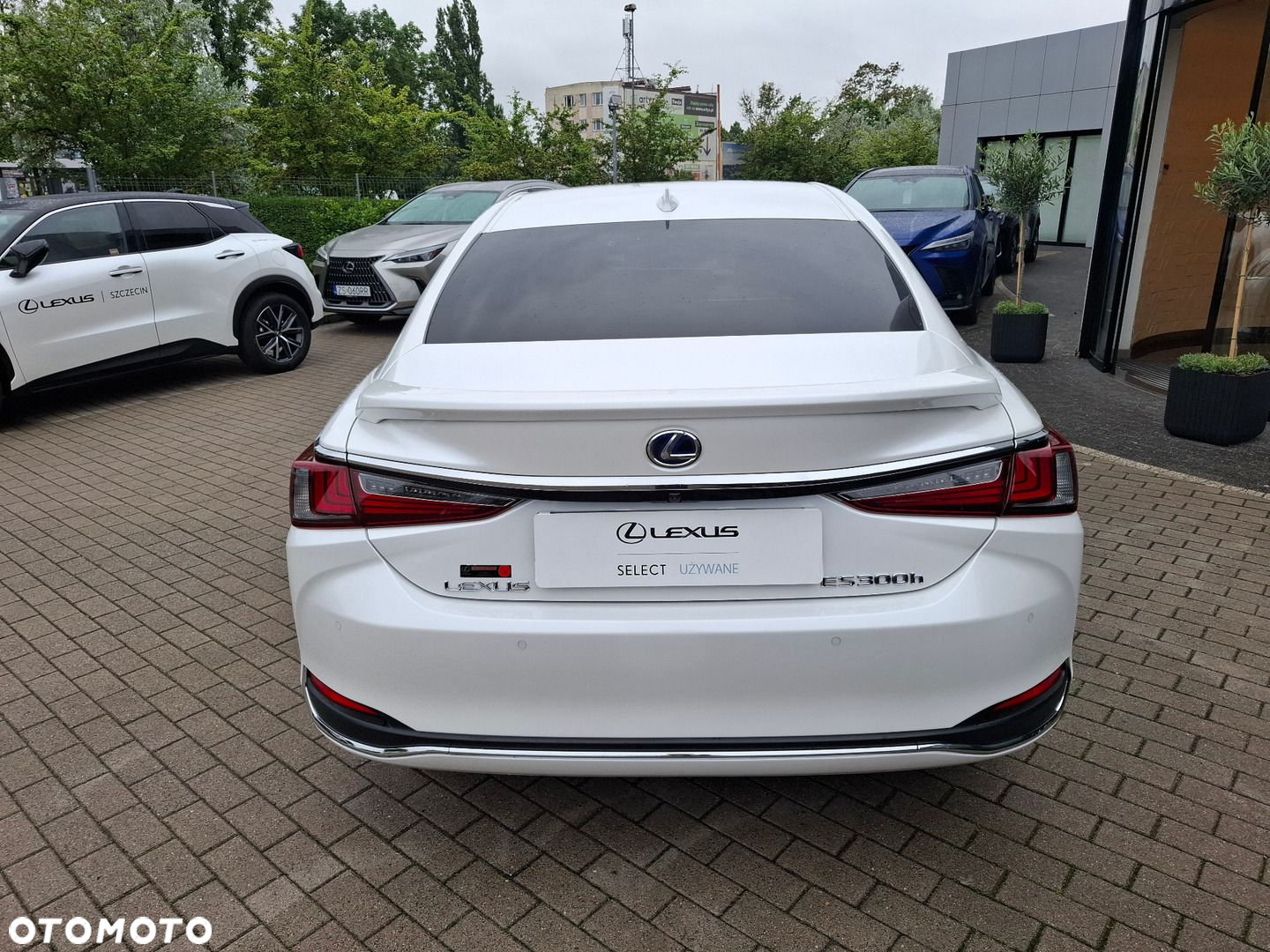Lexus ES - 4