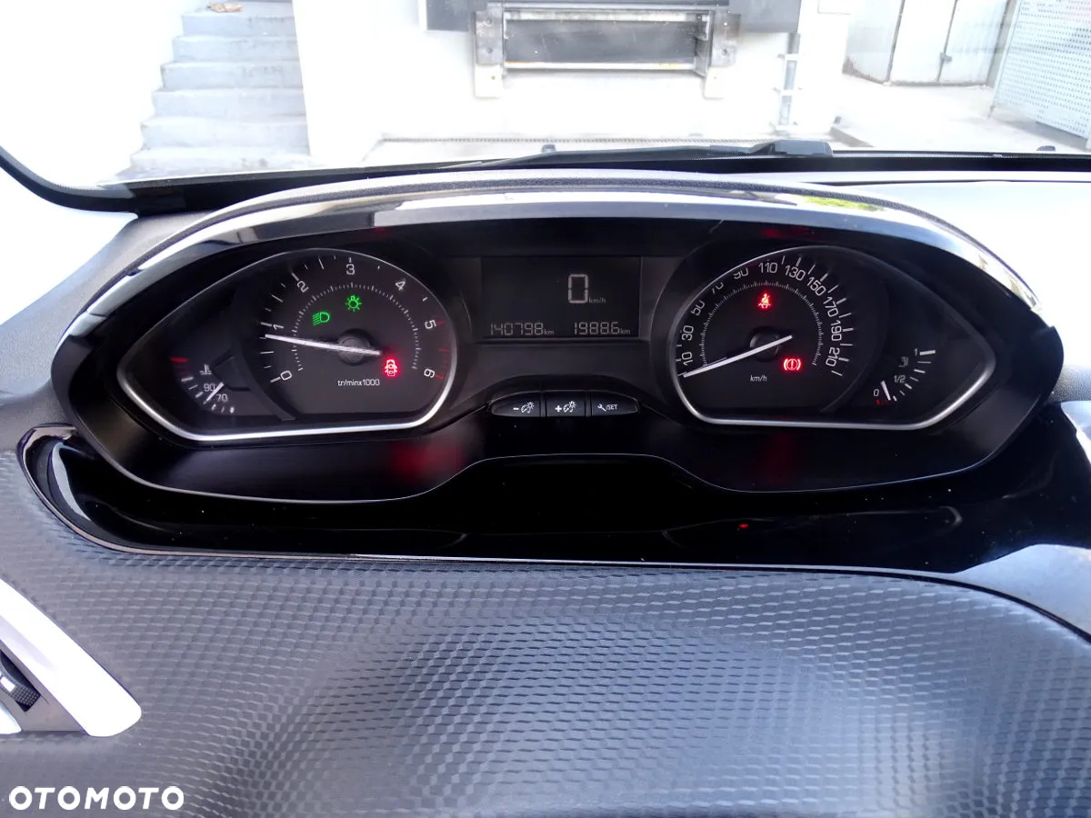 Peugeot 2008 1.6 BlueHDi Style - 18