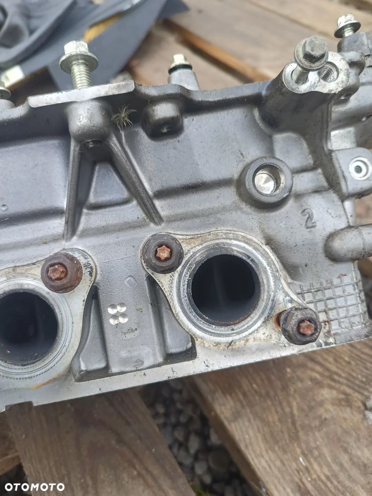 Głowica prawa lewa komplet  4R8Q-6090 Land Rover Jaguar 2.7 D - 7