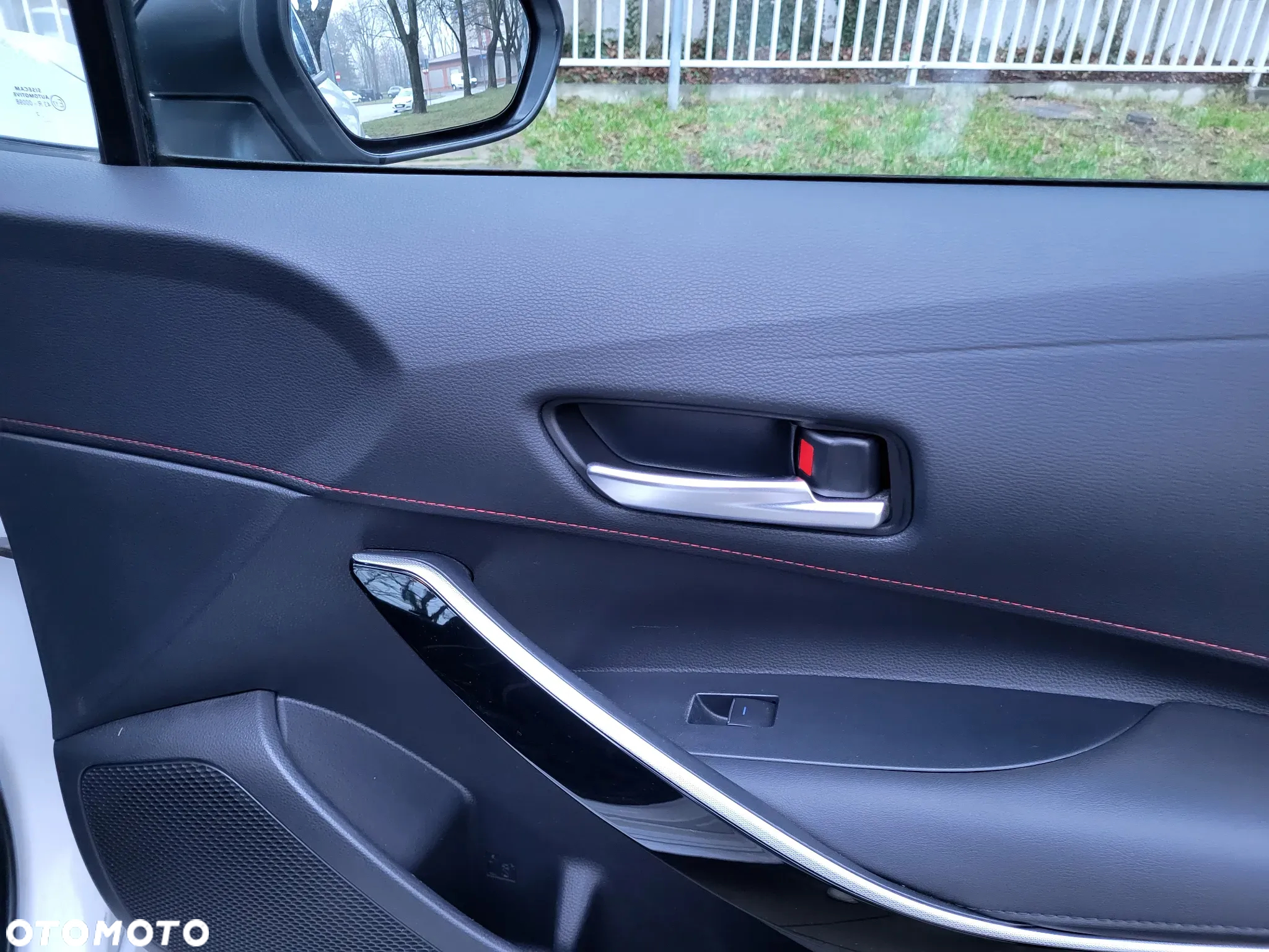 Toyota Corolla 1.8 Hybrid GR Sport Dynamic - 39