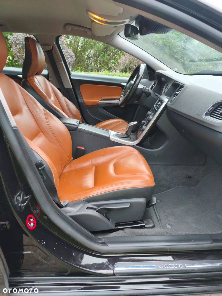 Volvo V60 D5 Geartronic Summum - 11