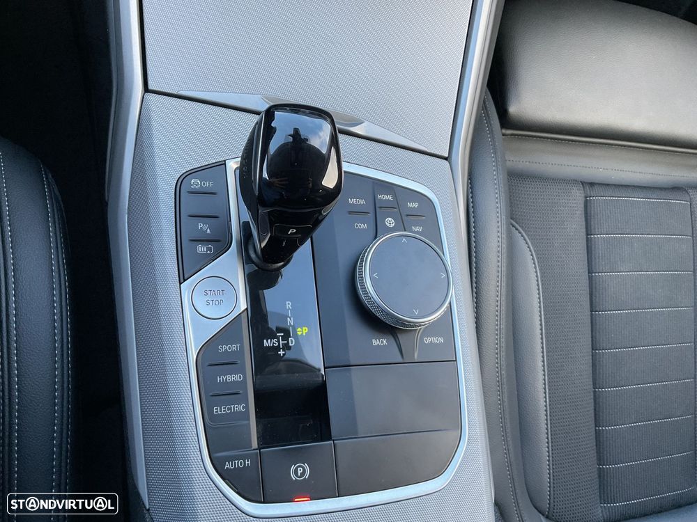 BMW 320 e Touring Line Sport Auto - 37