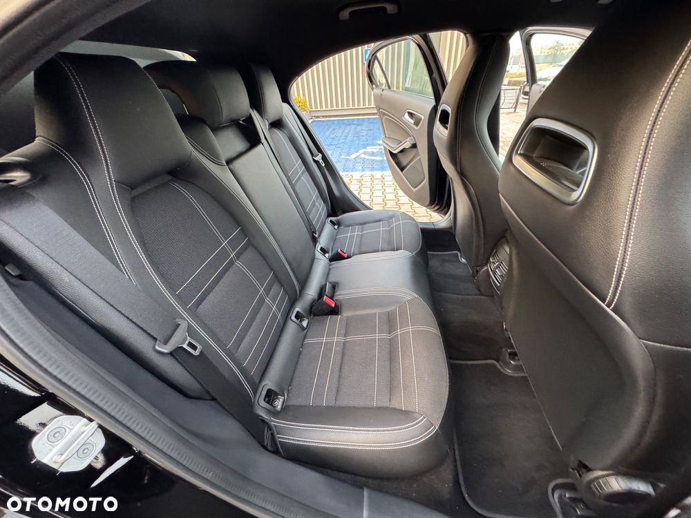 Mercedes-Benz Klasa A 180 7G-DCT AMG Line - 10