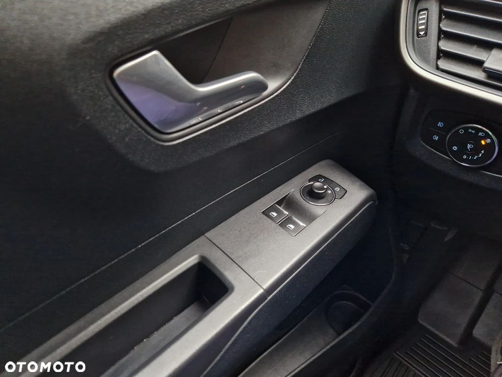 Ford Transit Courier - 12