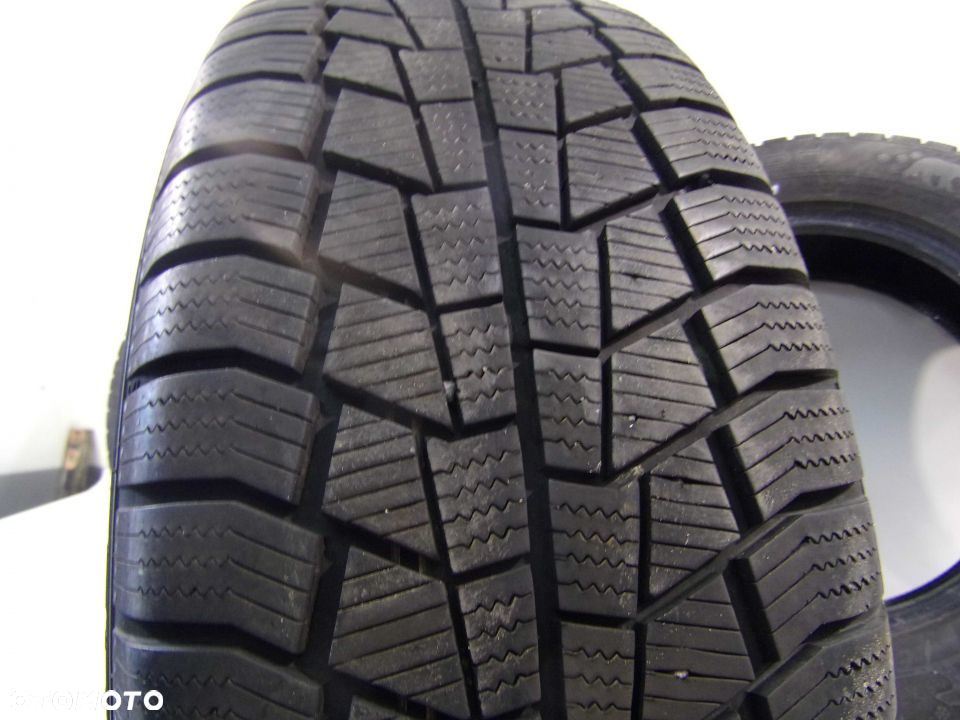 OPONY GISLAVED EURO FROST 6MM 225/60 17R - 10