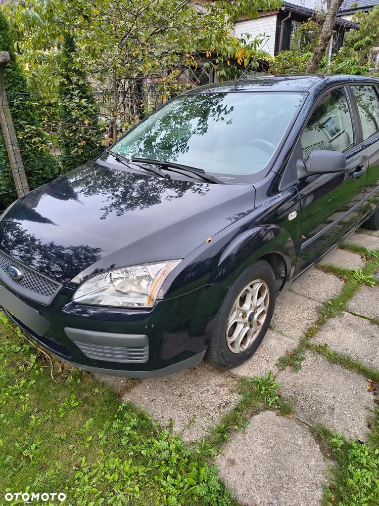 Ford Focus 1.6 Ambiente - 2