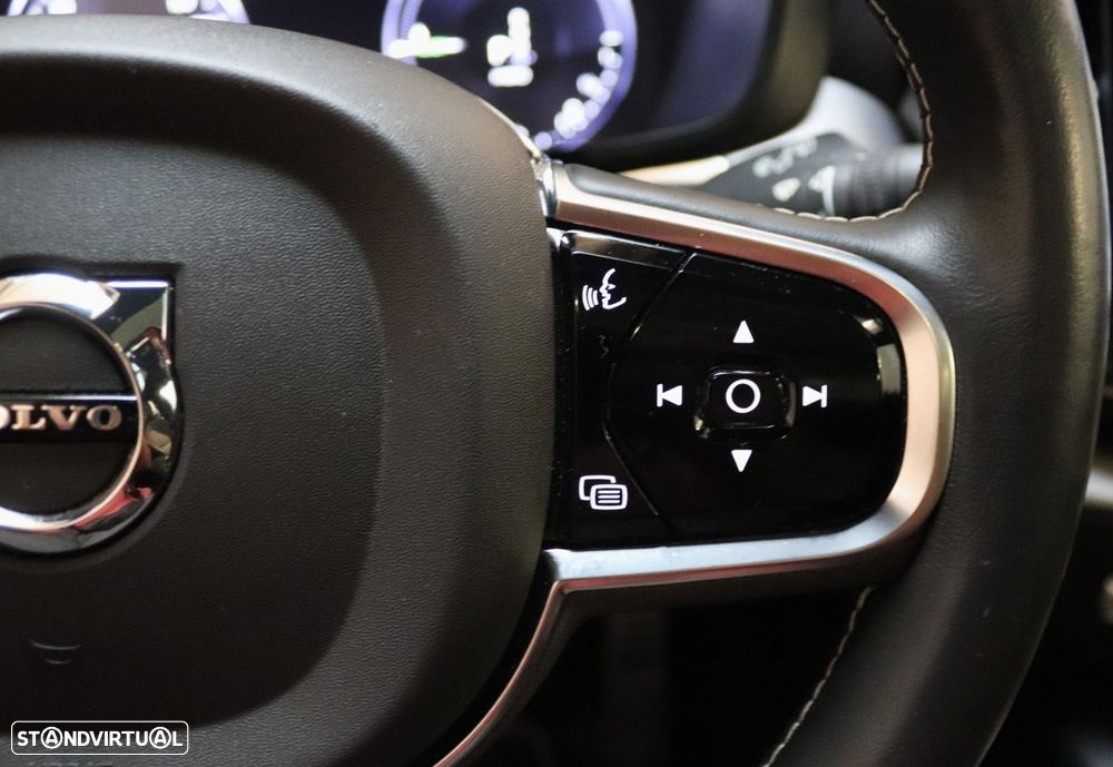 Volvo XC 60 2.0 T8 PHEV R-Design AWD - 18