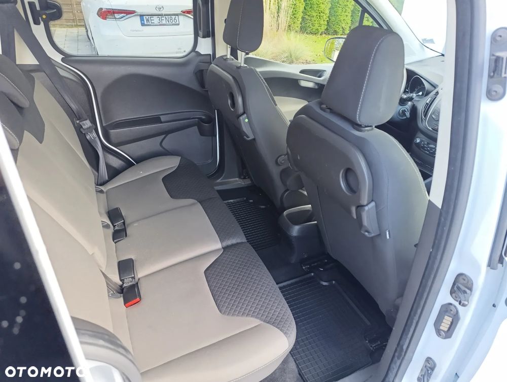 Ford Tourneo Courier 1.5 TDCi Titanium - 12