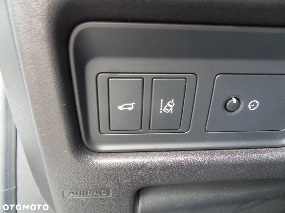 Land Rover Discovery Sport 2.0 TD4 HSE Luxury - 23