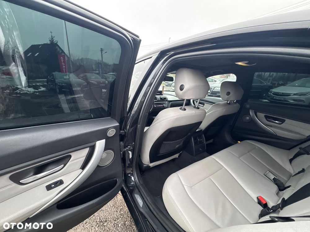 BMW Seria 3 335i xDrive Sport-Aut Sport Line - 19