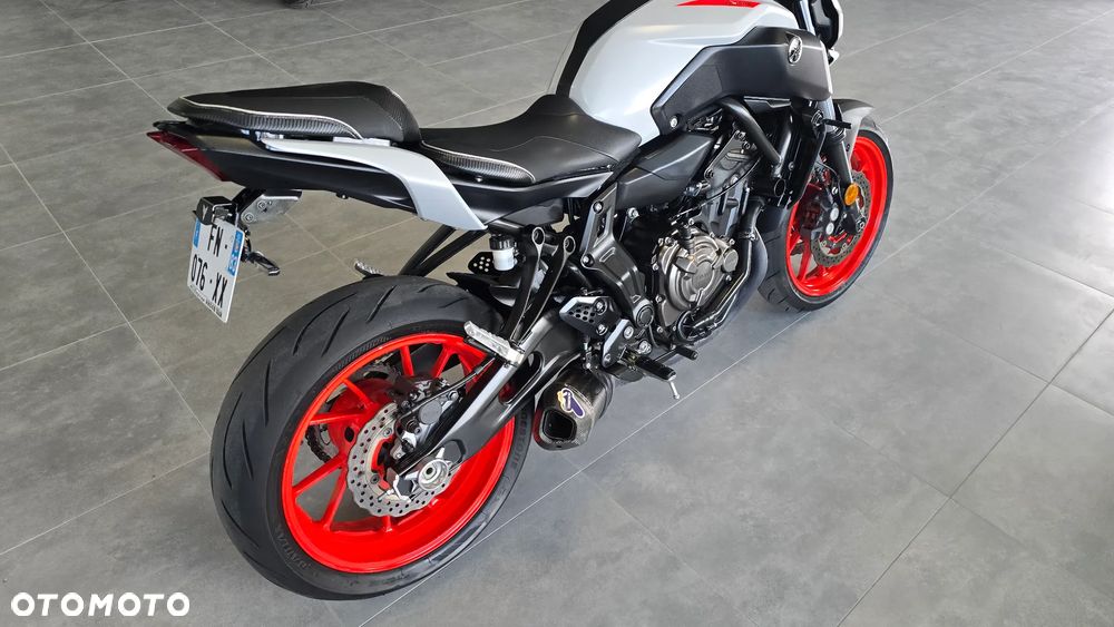 Yamaha MT - 27