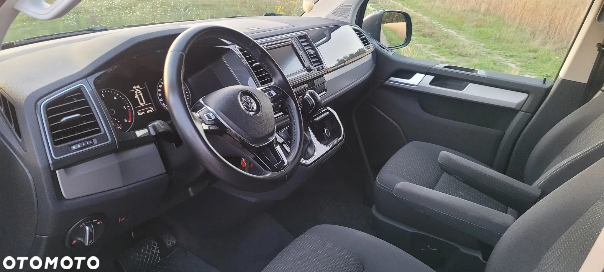 Volkswagen Multivan - 13