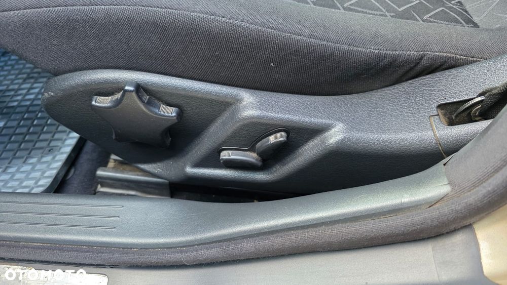 Mercedes-Benz Klasa C - 32