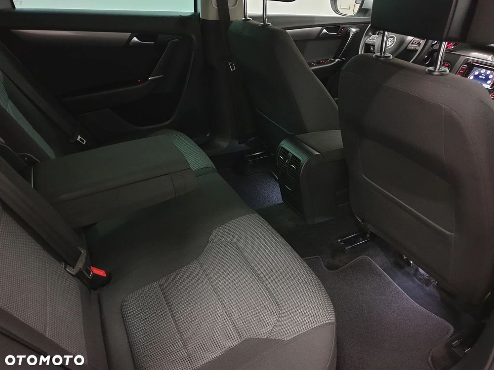 Volkswagen Passat 2.0 TDI Highline - 39