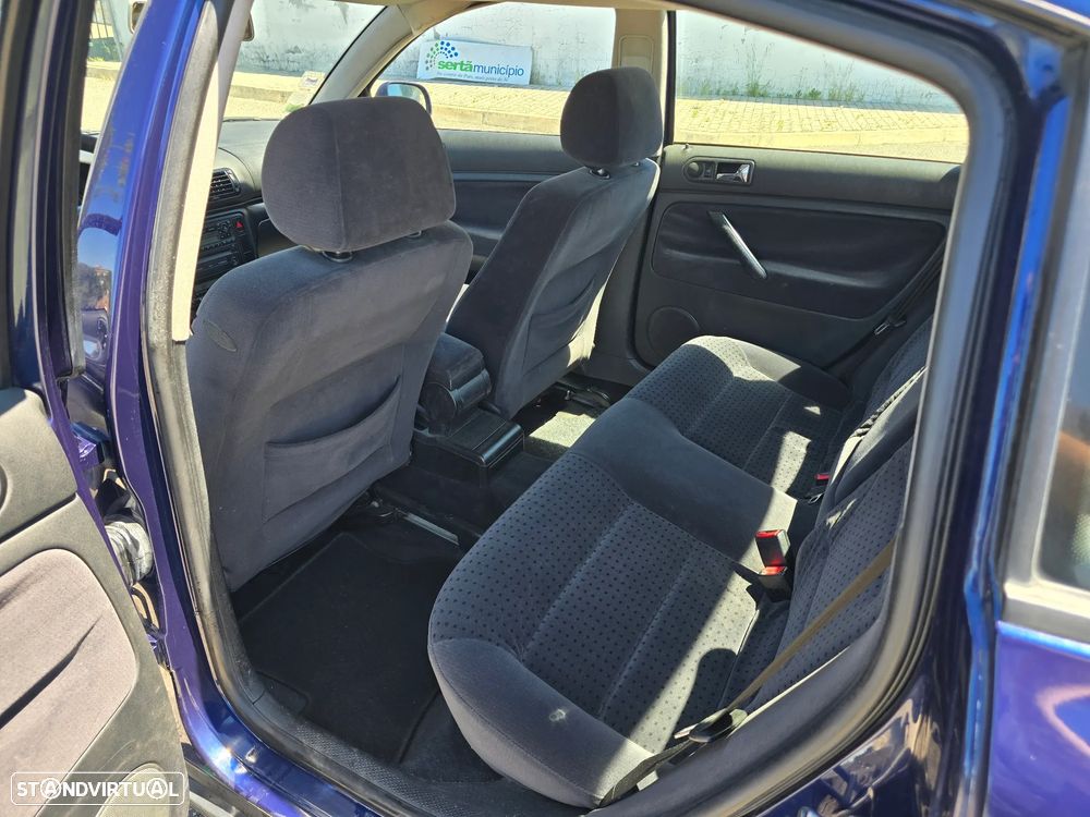 VW Passat 1.9 TDi Confortline - 11