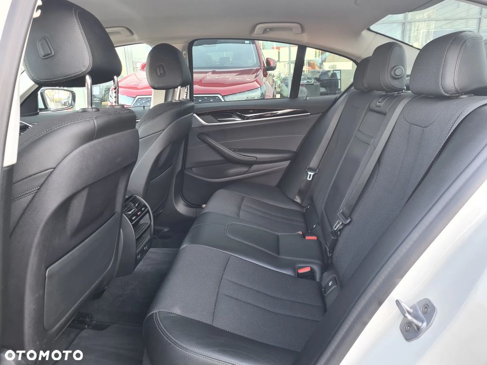 BMW Seria 5 520i Sport Line sport - 39