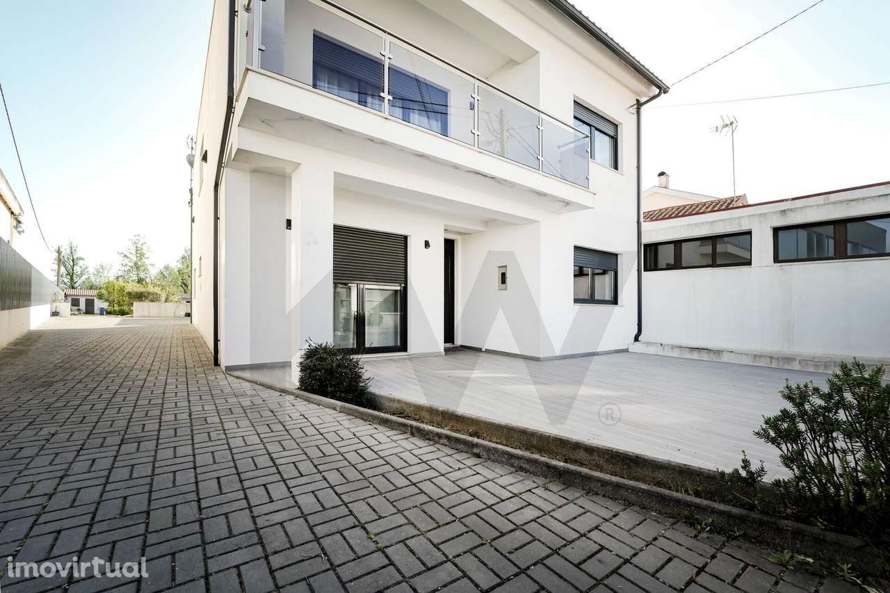 Moradia T4 com terreno, zona exterior equipada e anexos em Coimbra, Sã - Grande imagem: 2/35