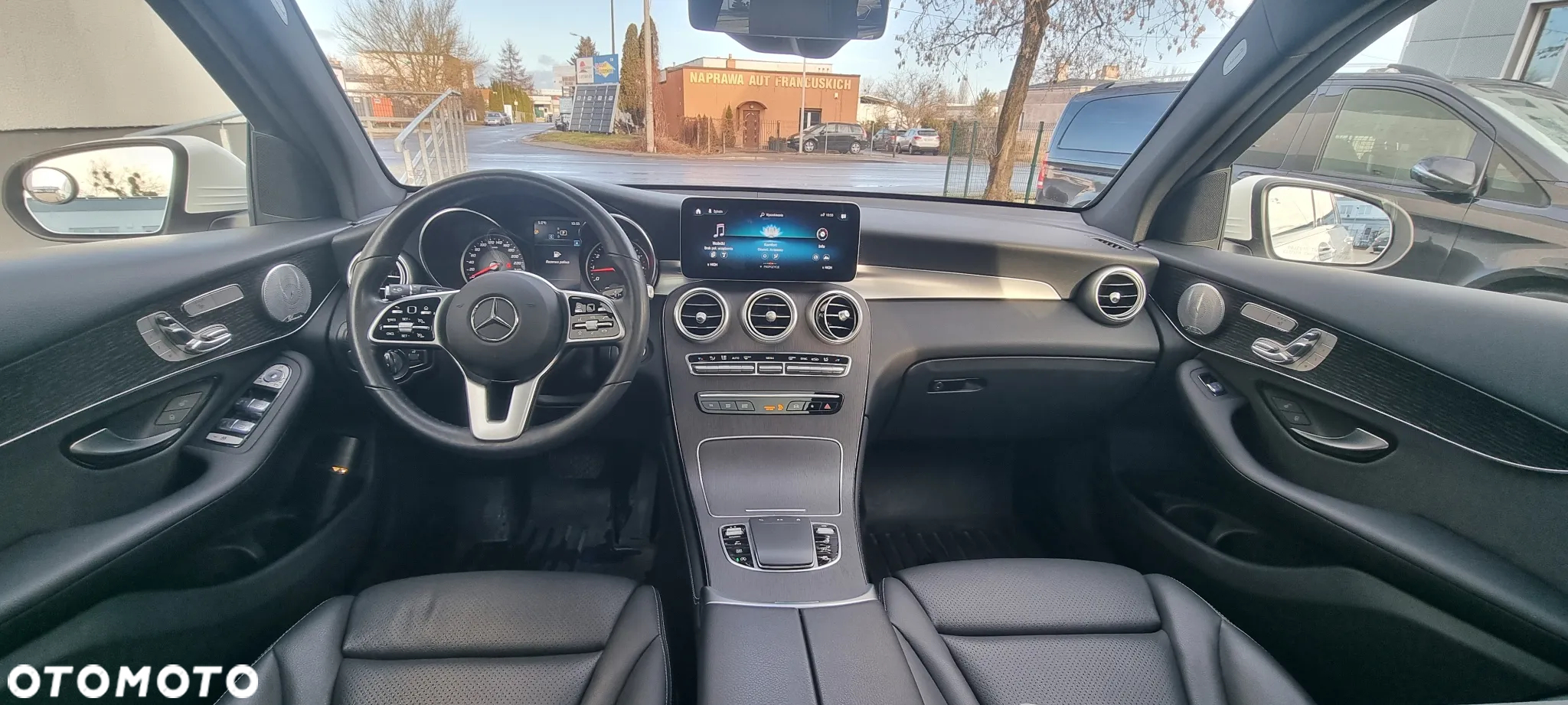 Mercedes-Benz GLC 300 4Matic 9G-TRONIC AMG Line Plus - 21
