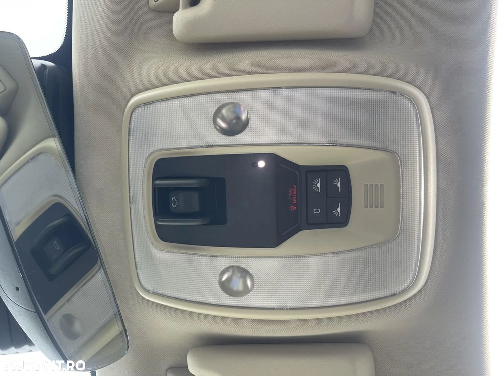 Volvo XC 60 D4AWD Momentum - 12