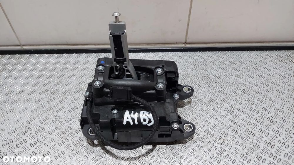 Wybierak biegów lewarek Audi A4B9 R2016 2.0 TFSI nr 8W1713041E - 1