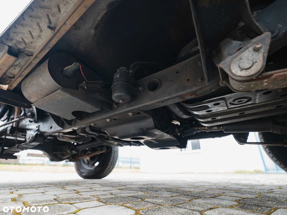 Toyota Land Cruiser - 35