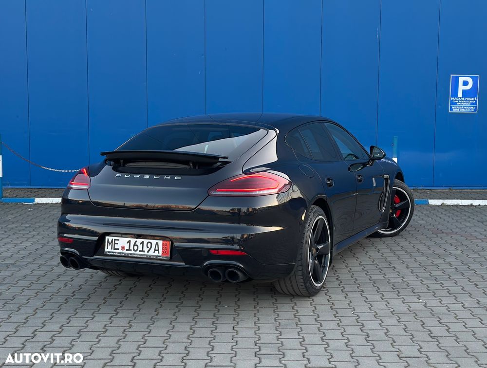 Porsche Panamera - 4