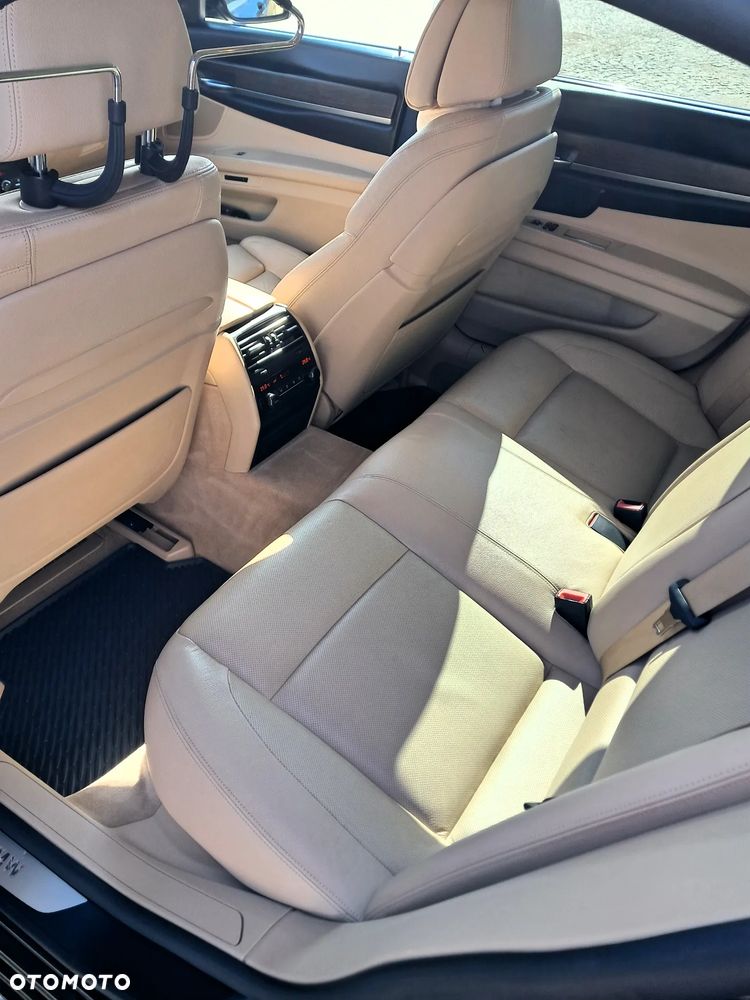 BMW Seria 7 740d - 17