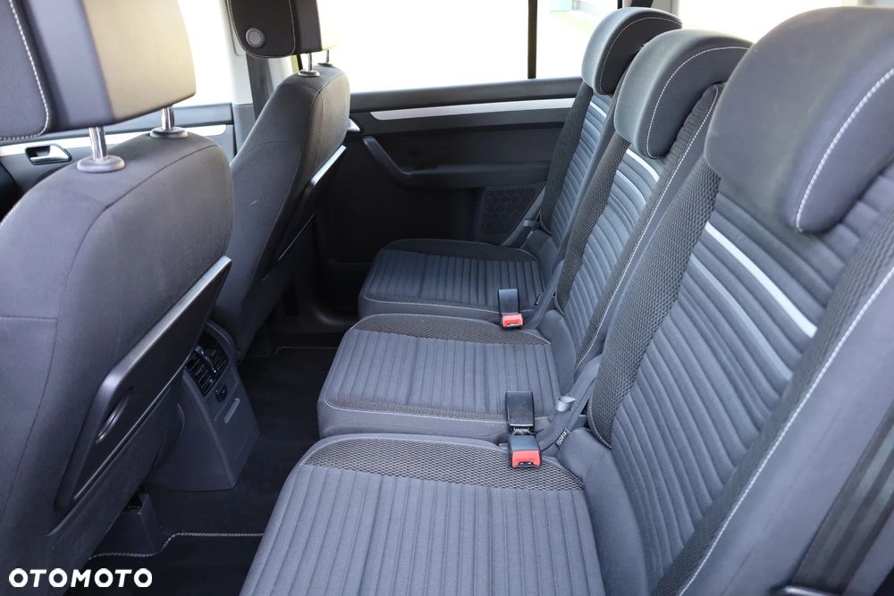 Volkswagen Touran - 17