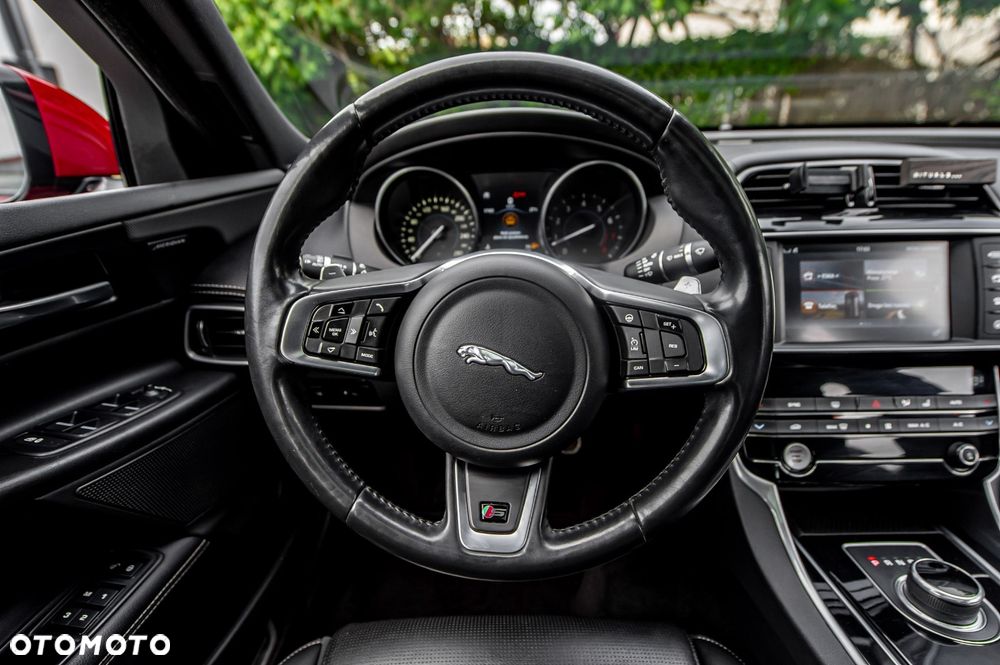 Jaguar XE - 27