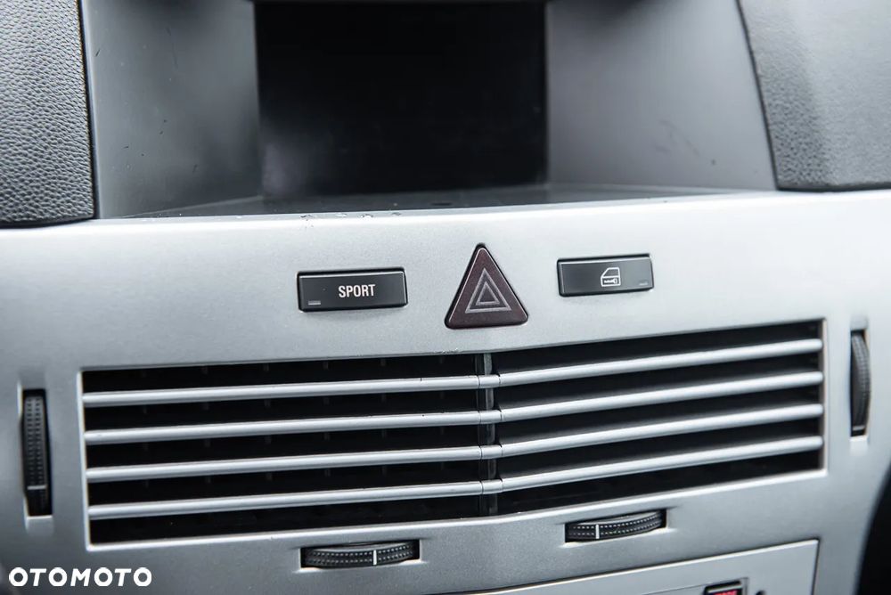 Opel Astra 2.0 Turbo Edition Plus - 27