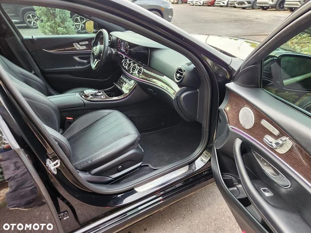 Mercedes-Benz Klasa E 300 9G-TRONIC AMG Line - 18