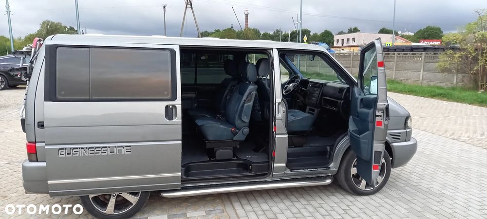 Volkswagen Caravelle - 25