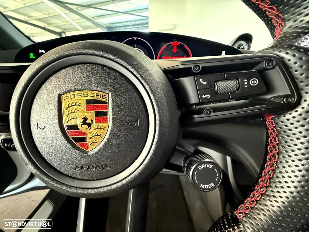 Porsche Taycan 4S - 25