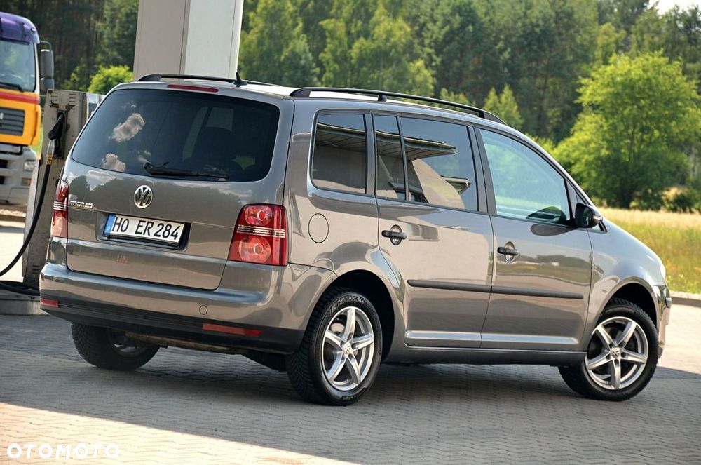 Volkswagen Touran - 12