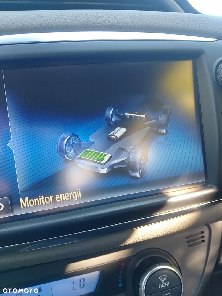 Toyota Yaris Hybrid 100 Selection Platinum - 18