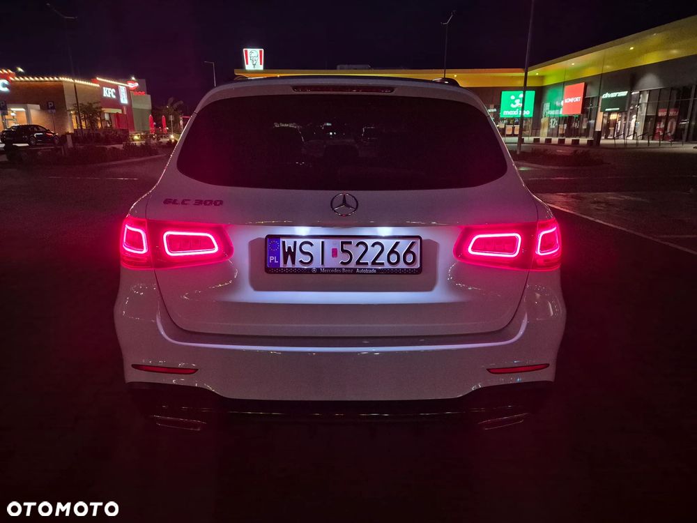 Mercedes-Benz GLC 300 4Matic 9G-TRONIC AMG Line Plus - 28
