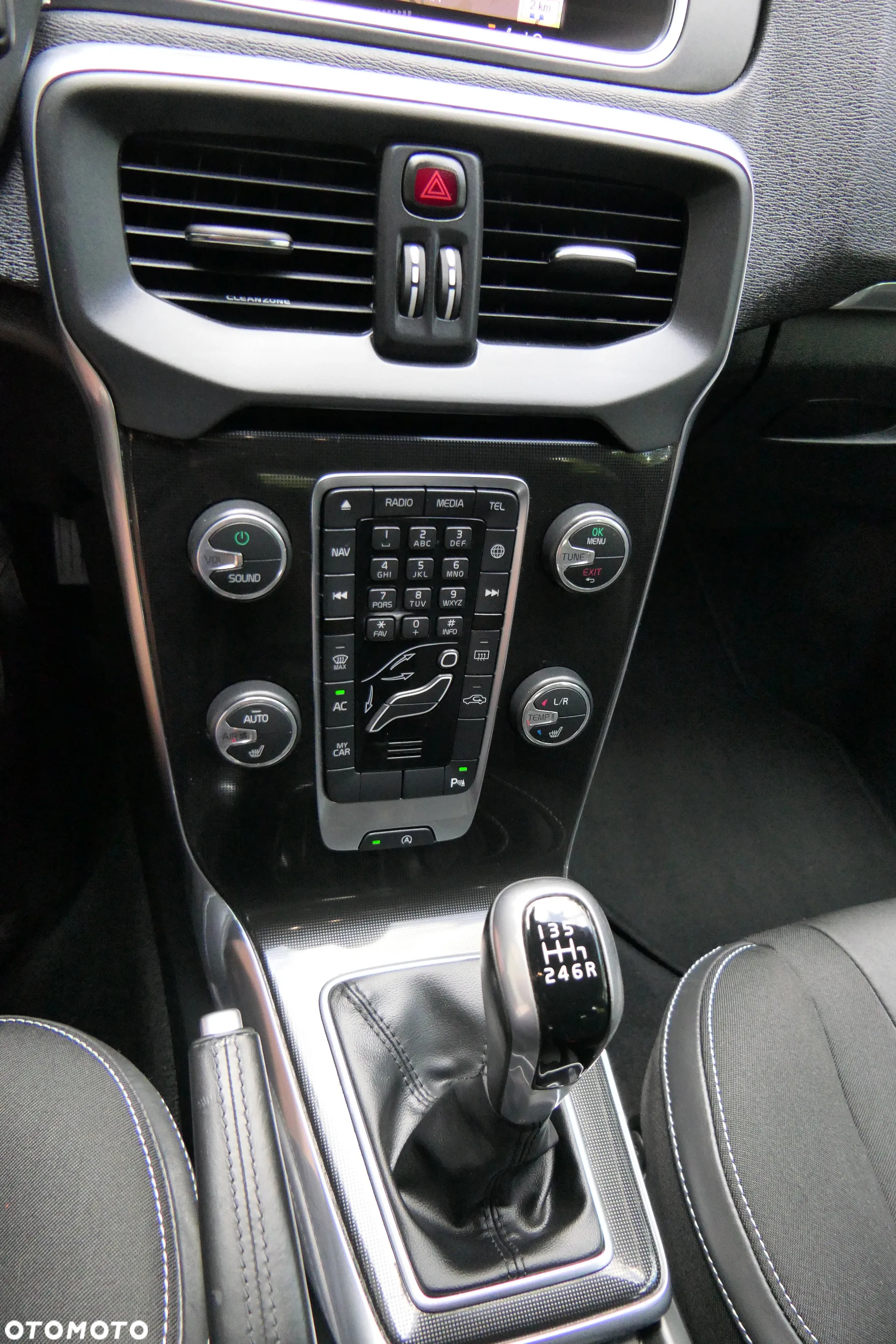 Volvo V40 T3 Drive-E Momentum - 25