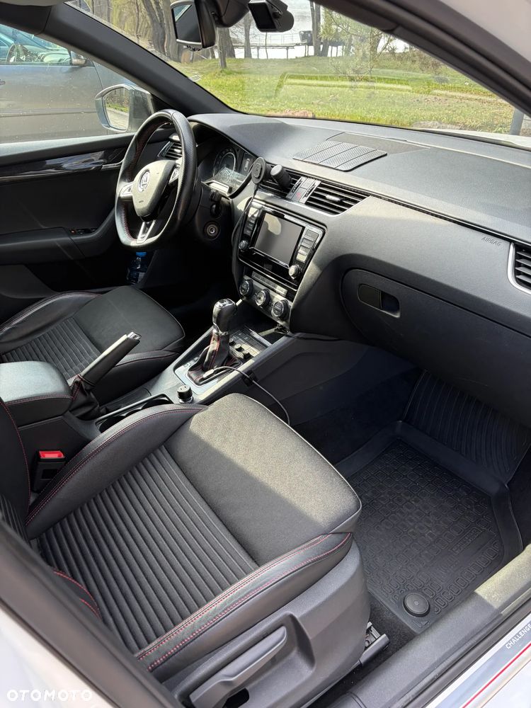 Skoda Octavia 2.0 TDI DSG RS - 8