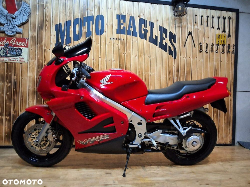 Honda VFR - 4