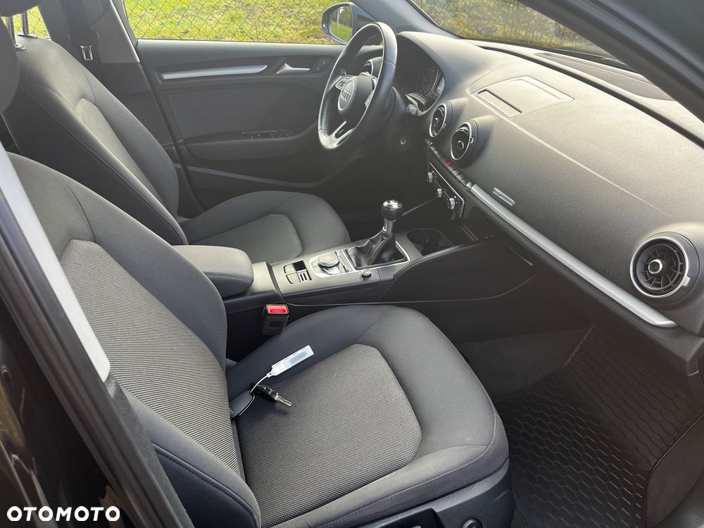 Audi A3 Sportback 1.6 TDI design - 5