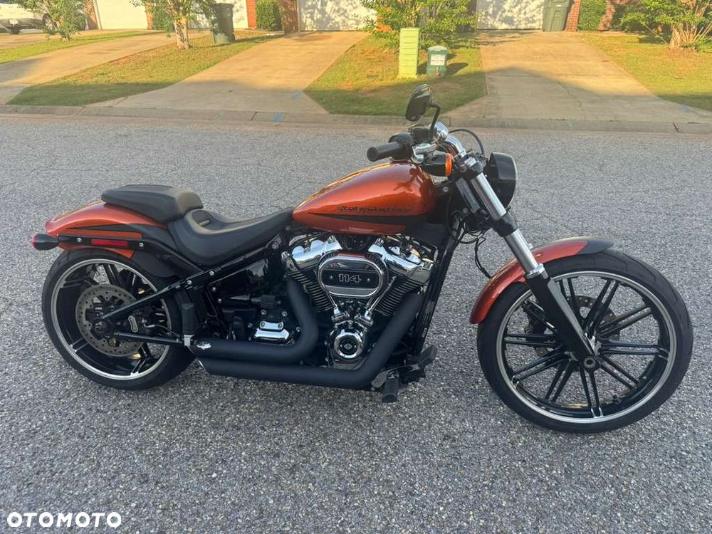 Harley-Davidson Softail Breakout - 3